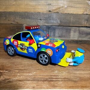 Vintage 2010 Limited Series M&M Police Vehicle Candy Dispenser with Red & Blue‎